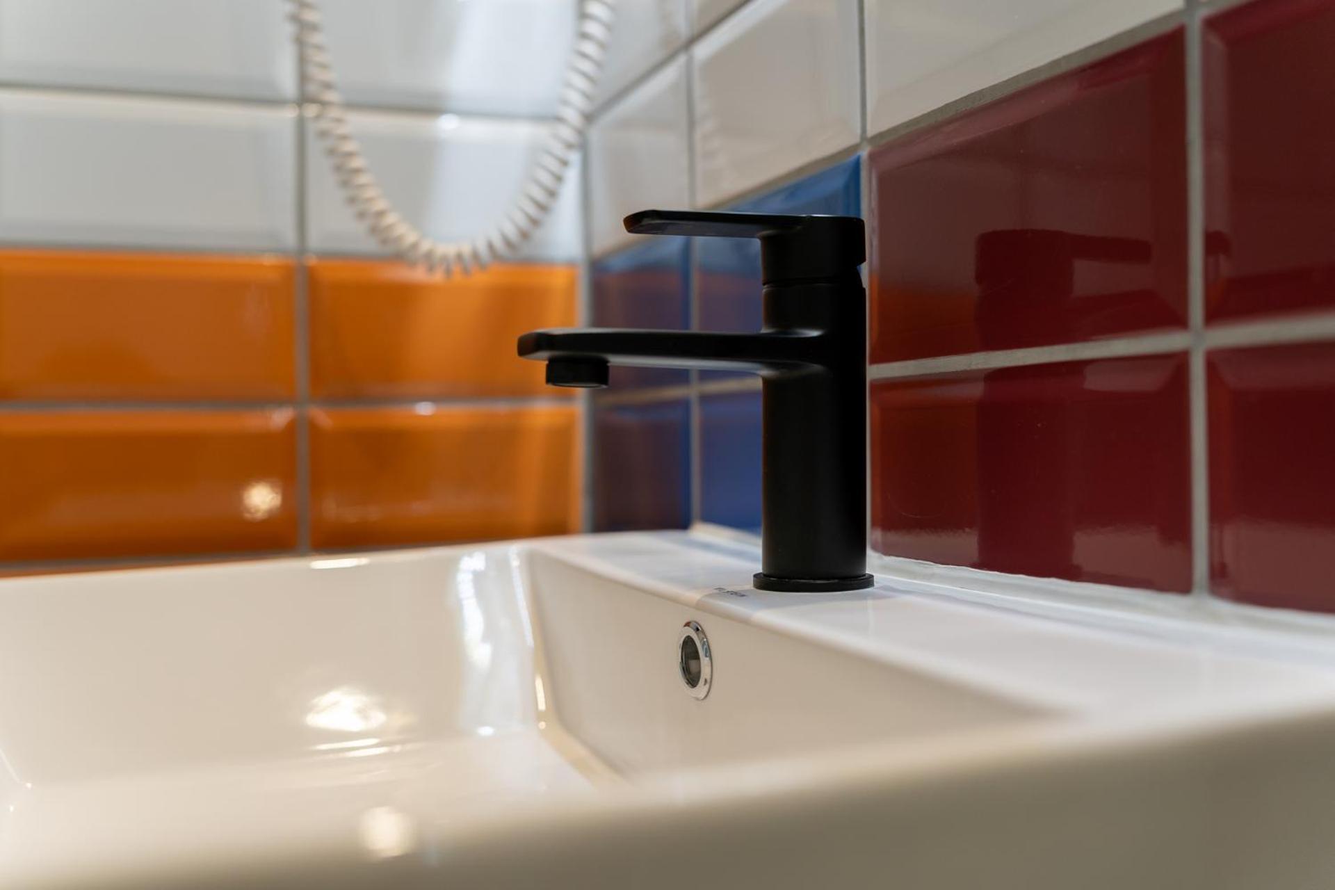 Mue Cubes - Capsule Hotel Basel Exterior foto